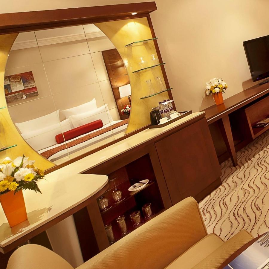 Park Regis Kris Kin Hotel Дубай Екстер'єр фото A suite on board
