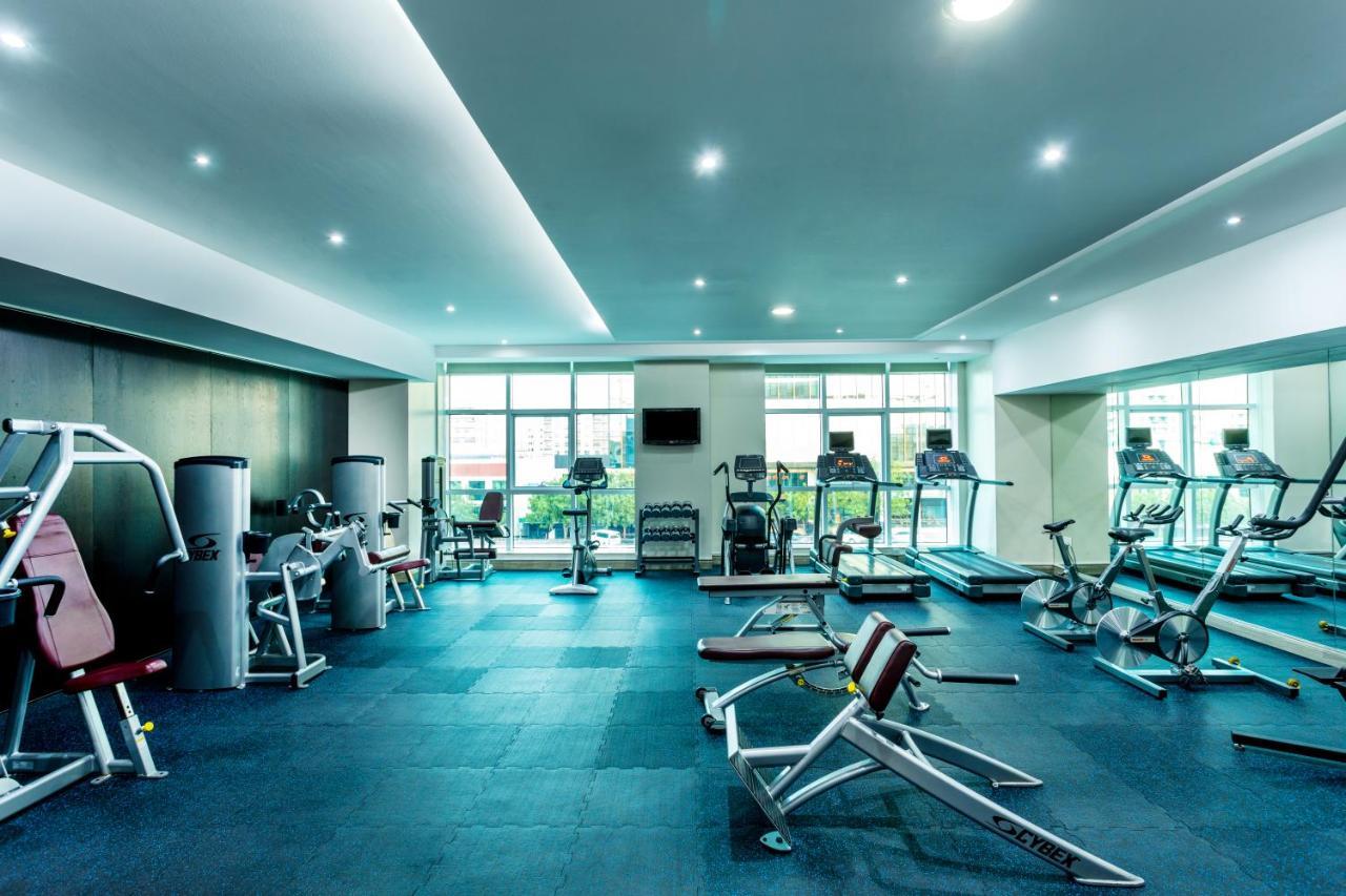 Park Regis Kris Kin Hotel Дубай Екстер'єр фото The gym at the hotel