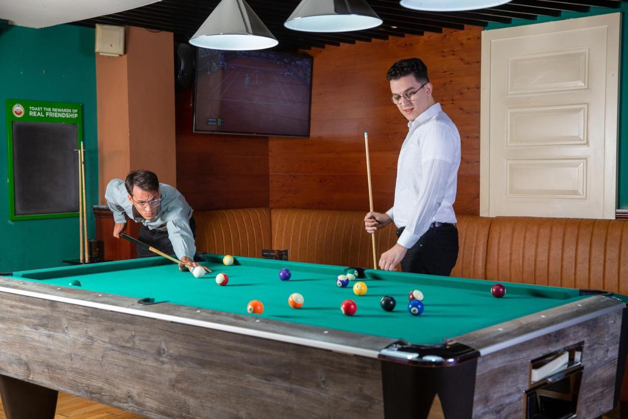 Park Regis Kris Kin Hotel Дубай Екстер'єр фото Pool table