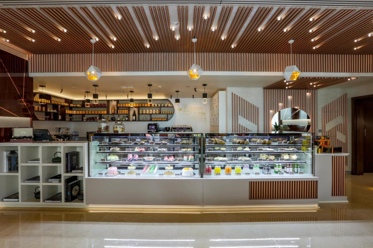 Park Regis Kris Kin Hotel Дубай Екстер'єр фото A pastry shop in Bangkok, Thailand