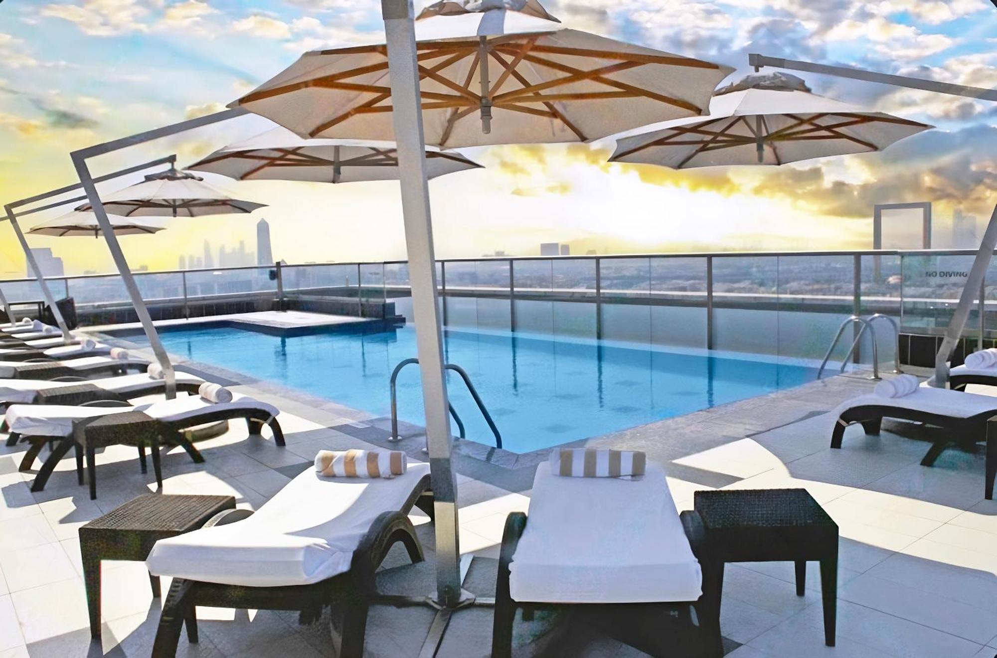 Park Regis Kris Kin Hotel Дубай Екстер'єр фото Rooftop pool
